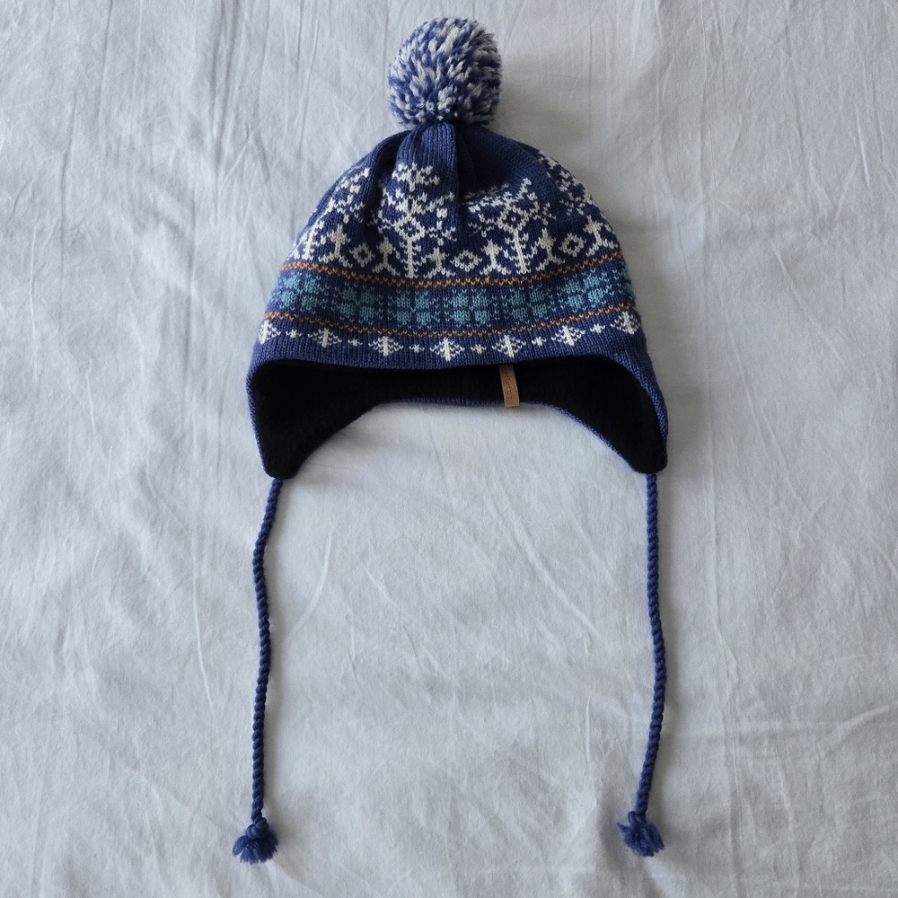 Turtle Fur, Wool Beanie Hat with Pom-Pom And Ear Flaps, White Blue, One Size